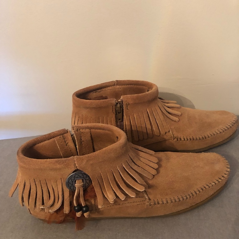 Minnetonka Moccasins womens sz 9.5 chestnut suede